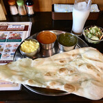 インド・ネパールダイニングバー ゴレト - 2種カレーセット（900円）