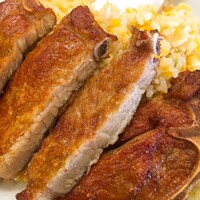 三和楼 - 合わせる玉子炒飯はシンプルに玉子のみ。味付けも薄味で排骨とのバランスも計算されてます。パラパラと食べ味軽く、女性でも食べきれる量です。 三和楼 - 合わせる玉子炒飯はシンプルに玉子のみ。味付けも薄味で排骨とのバランスも計算されてます。パラパラと食べ味軽く、女性でも食べきれる量です。