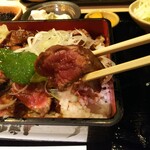 板前バル - 「ステーキ重定食」お肉アップ