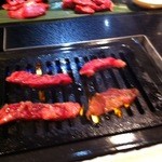 神戸焼肉かんてき - カイノミステーキを焼いてます