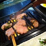 神戸焼肉かんてき - シマ腸焼いてます