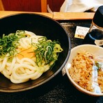 めん家 だるま堂 - 息子の釜玉うどんと炊き込みご飯