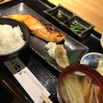 寿司と炉端焼 四季花まる - これが僕の「鮮のひもの定食（銀鮭）」