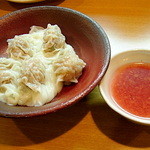 菜根譚 北海道中華 - ふきのとう入りワンタン梅ソース添え（580円）