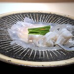 菊鮨 - 甘みを感じ、美味しい「ふぐ刺し」。