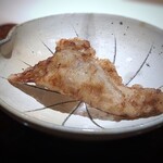 菊鮨 - 河豚の唐揚げ・・身は少ないですけれど、いつもながらに秘密の衣の味わいがいいこと。