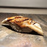 菊鮨 - 穴子（対馬）・・香ばしく焼かれ、穴子自体も美味しい。