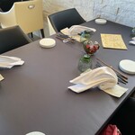 プレゼンテ スギ - テーブル