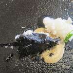 ウシマル - イカスミのラビオリ