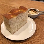 スガハラ - パン（フォカッチャ） + マスカルポーネ