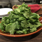 洋食&樽生ワイン しもじま亭 - 爆弾サラダ