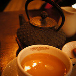 THEOBROMA - アッサムティー。鉄器から注ぐからアツアツで美味しいです。