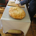 ウシマル - フォカッチャ入刀！