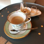 加賀屋別邸 松乃碧 - ラウンジでホットコーヒー