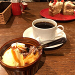 Living cafe - キーマカレーセット：ミニデザートはチーズケーキ＆アイスクリーム