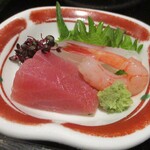 Pura ttu tsu - 松花堂弁当・魚天ぷら付き 1,800円（税別）の 刺身。　　　　　　2020.02.01