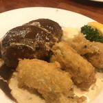 キッチンパパ - ハンバーグとカキフライ。
      カキフライはこの季節ならでは♪