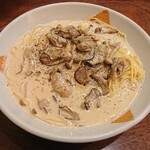 GAJUMARUの木 - 牡蠣のクリームパスタ