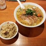 麺屋 六感堂 - 鮭の粕汁らーめん＋炙りサーモン＋鮭の五目ご飯