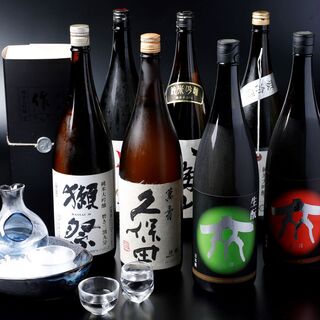 確かな目利きで厳選した、全国各地の日本酒や世界のワインが充実