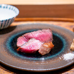 肉割烹 上 - 三田牛 勢戸さん38ヶ月のシャトーブリアン、 サーロイン、神戸牛 田村さんのタン元