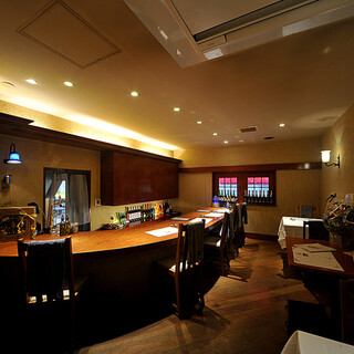 [For dates, anniversaries, girls' night out] Spend time in a comfortable and stylish environment...