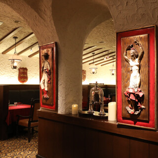 中世ヨーロッパのお城のような優雅な店内で過ごす、大切なひと時