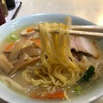 元祖札幌や - むちむちとした縮れ麺