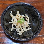 Tawarazushi - 先付 白魚の山椒煮
                        硬くならないようサッと煮て、
                        白魚の柔らかさを生かした味付けです。