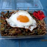 焼そば山半 - 焼きそば(並)＋半熟目玉焼き！