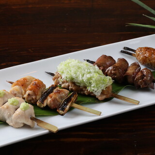 Special Yakitori (grilled chicken skewers) using Daisen chicken ☆ Salad made with local vegetables is also delicious