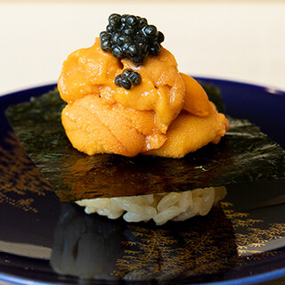 新鮮な地魚やシャリ、海苔に至るまでこだわった渾身の寿司