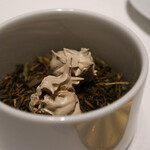 アルシミスト - メレンゲとヘーゼルナッツ