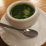 エル・バウ・デコラシオン - 鮮やかなグリーンが白い食器に映える、菜の花とハコベのフラン！美味しかった♡