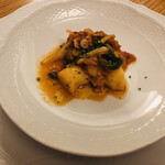 エル・バウ・デコラシオン - 自家製ニョッキがとにかくモチモチ！そして桜海老の旨味がギュッと詰まったソース(๑>◡<๑)