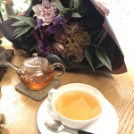 エル・バウ・デコラシオン - 食後のTEAは消化促進の効果があるカモミールティ。