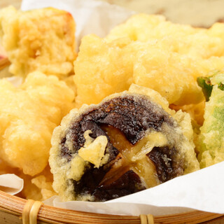 Hiroshima specialties such as hormone Tempura and koune are also popular♪