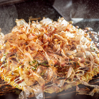 We also have exquisite Okonomiyaki with fluffy dough and satisfying Yakisoba (stir-fried noodles).