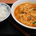 日高屋 - チゲ味噌ラーメン、半ライス