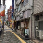 R.1.8.28.昼 外観：北側からアプローチ