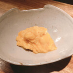 オオクサ - 奥久慈卵のスクランブルエッグ
      下に瑞々しいサヤエンドウが隠れて、一緒に食べるととても美味しい♫