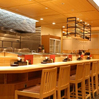 A sophisticated Japanese space! We offer a variety of seats, from counter seats to private rooms.