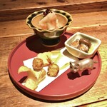 酒井商会 - 酒肴：なまこ 百合根とくわいのチップス イカの梅酢和え
