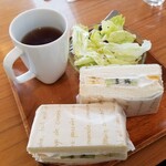 スカラベ136 - フルーツサンドとサラダのset、ほうじ茶