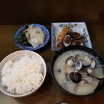 oshokujikisetsuryouriyamaichi - めし・しじみ汁・漬物・貝の煮物