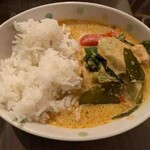 タイ食堂 バーン・メイ - グリーン&レッドミックスカレー