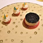 ロオジエ - キャビア（オシェトラ）と毛蟹（北海道産）