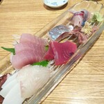 吾作 - 奥から首折れ鯖・鯨の骨剥がし・サワラ・初ガツオ・トンボシビ・ヒラメ・アオリイカ・地ダコ