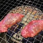 焼にく 和牛食堂 - 牛ロース　じゅーじゅー