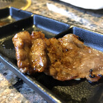 焼にく 和牛食堂 - 牛カルビ！甘辛ソースが濃く絡んでいてコメが欲しくなる感じwww༼ º﹃º ༽コメ嫌いだけどwww